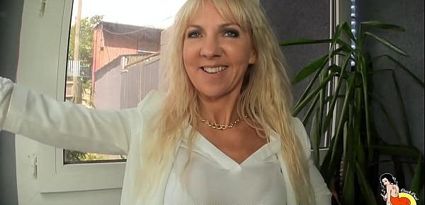 Mature slut Thérèse gets a gang-bang in a retirement home